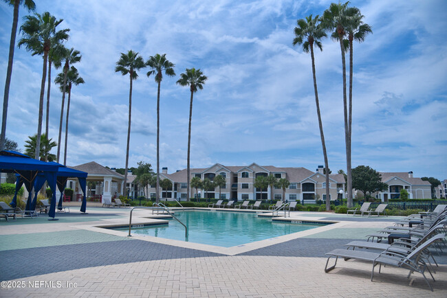 Building Photo - 800 Boardwalk Dr