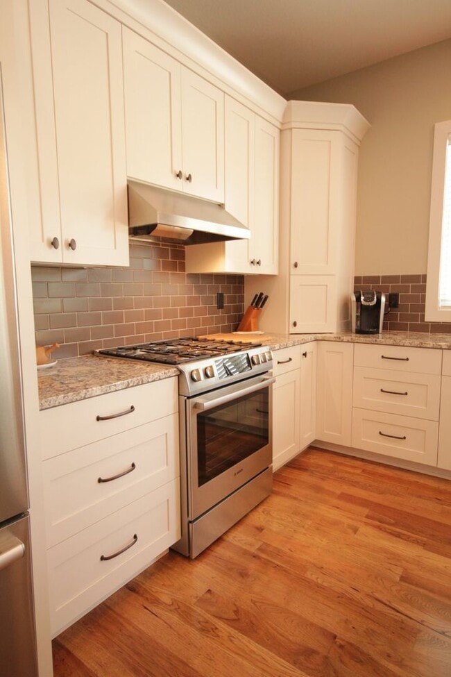 Building Photo - Beautiful luxury custom home