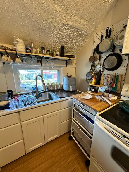 Building Photo - 537 S Water St