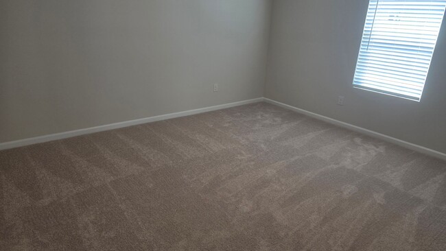 Building Photo - New Home with 5BR/2.5BA, Loft Area, Primar...