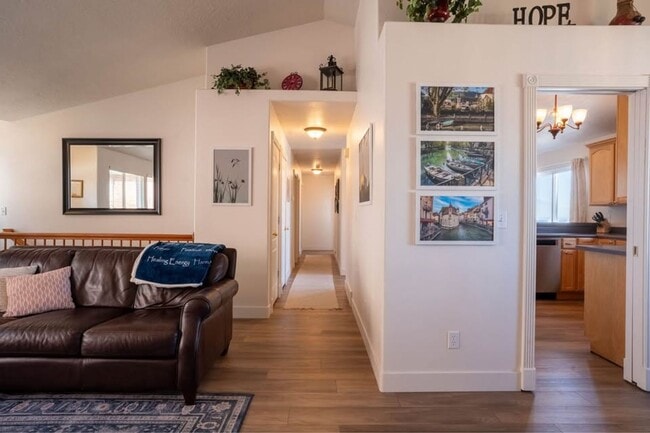 Building Photo - 1912 Oregon Ave