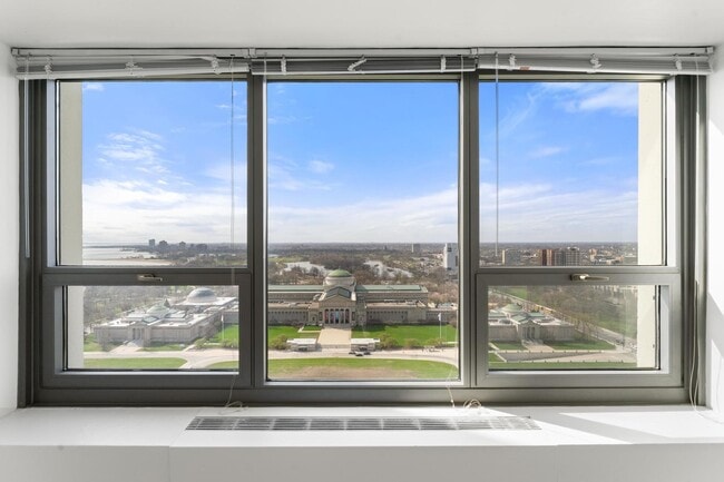 Building Photo - 1700 E 56th St