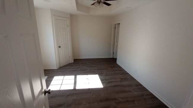 Building Photo - Remodeled 3 bed 2 bath home off of Greensb...