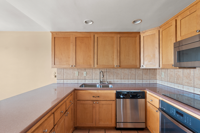 Building Photo - 2910 S Peck Ave