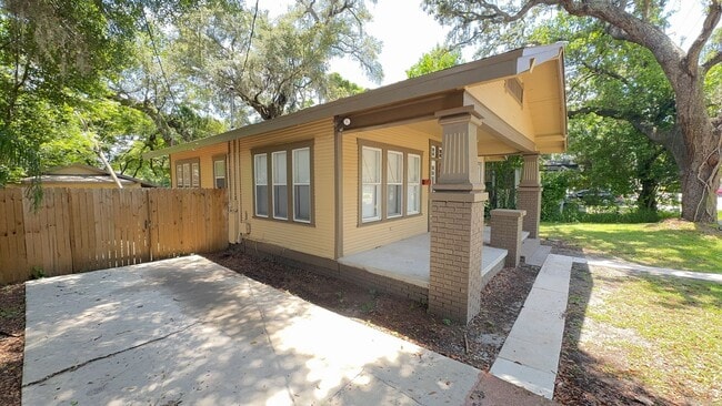 Building Photo - 3/1.5 Historic Bungalow Home in Tampa/Ybor...