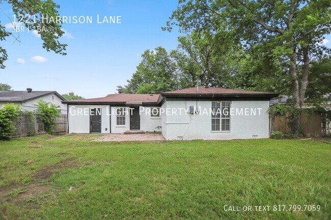 Building Photo - 1221 Harrison Ln