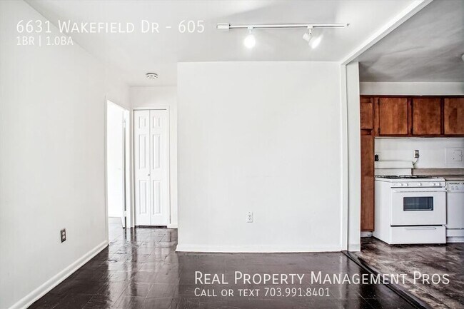 Building Photo - 6631 Wakefield Dr