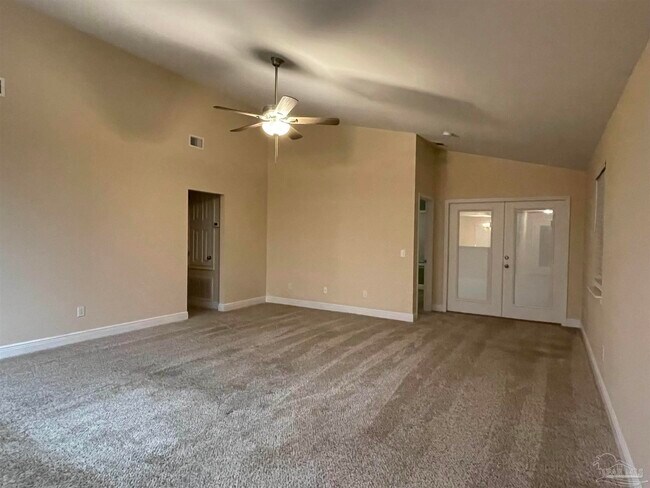 Building Photo - 670 Edith Ln