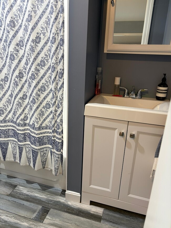 Building Photo - 52 Bolton St