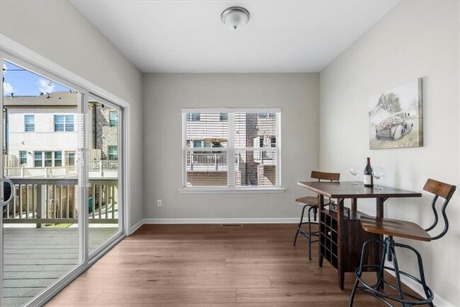 Building Photo - 324 Commons Ave