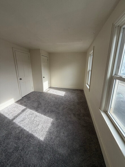 Building Photo - 617 E Chestnut St