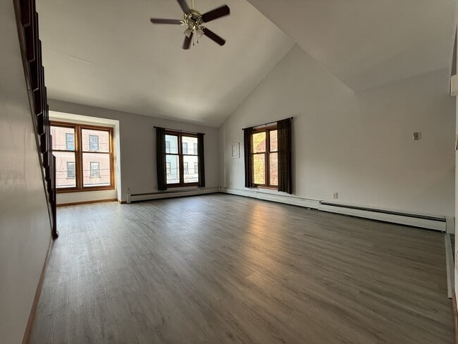 Building Photo - 19 Dana Ave