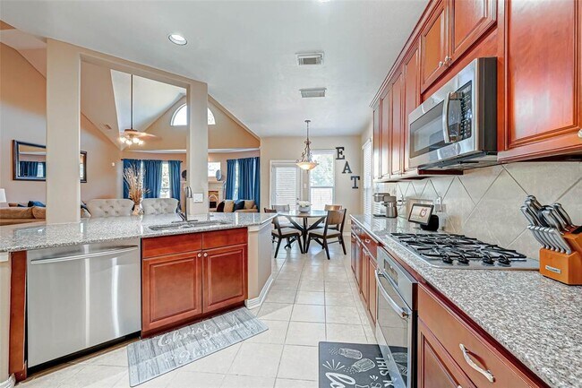 Building Photo - 618 Silver Creek Cir