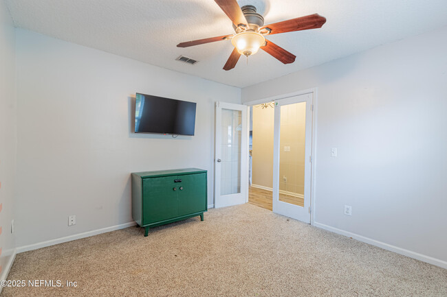 Building Photo - 12582 Hickory Lakes Dr S