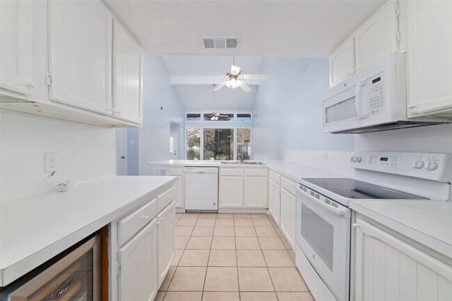 Building Photo - 17 April Point Dr N