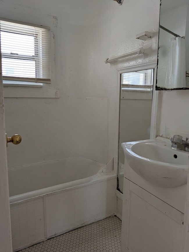 Building Photo - 207 3rd Ave NW