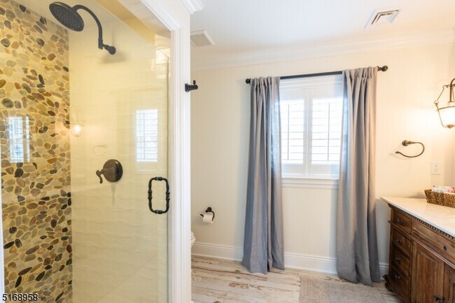 Building Photo - 309 Sleepy Hollow Ln