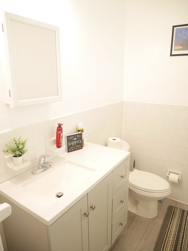 Building Photo - Charming 3-Bedroom Single Family Home with...