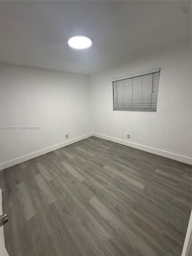 Building Photo - 1736 N 16th Ct