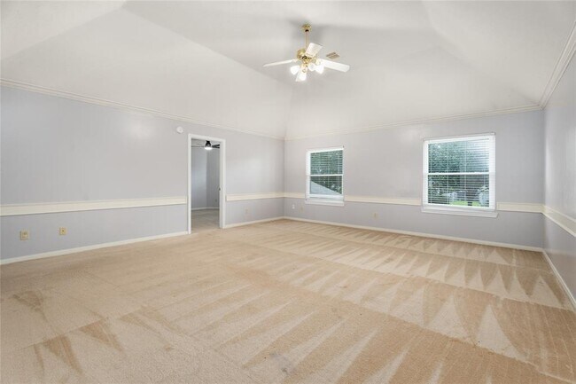 Building Photo - 15127 Greenleaf Ln