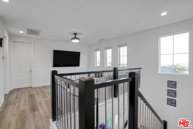 Building Photo - 20818 Bur Oak Cir
