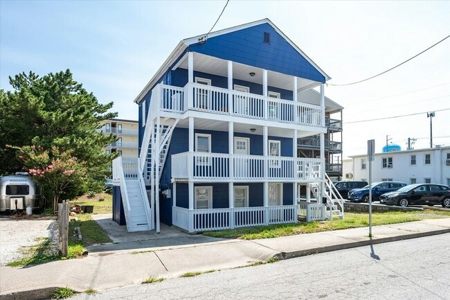Primary Photo - 11 43rd St