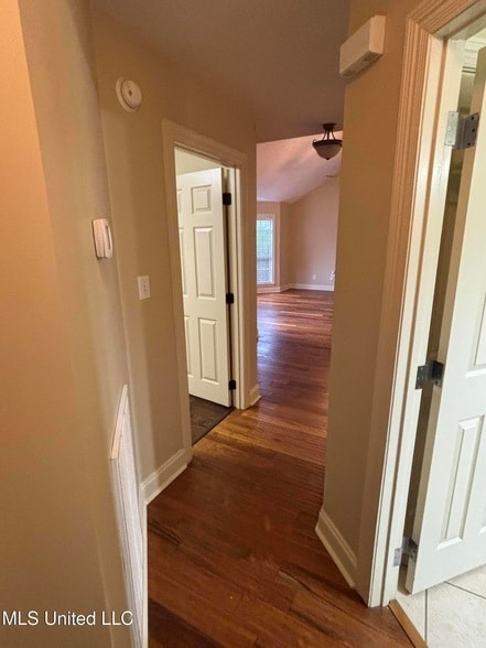 Building Photo - 132 Hillcrest Way