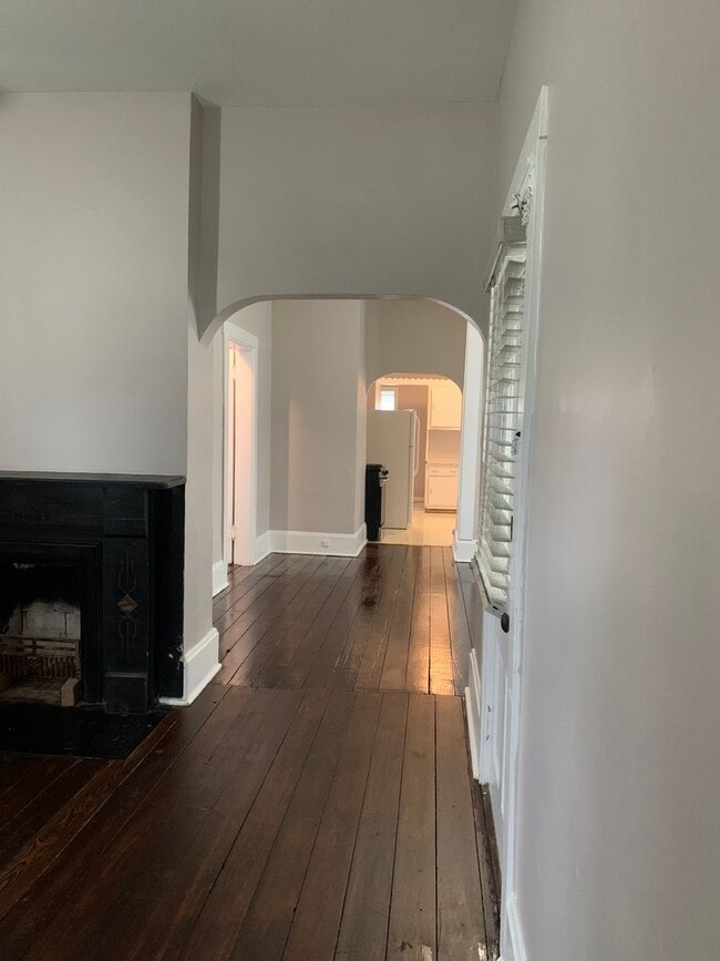 Building Photo - A spacious and quiet 3 bedroom home in Old...