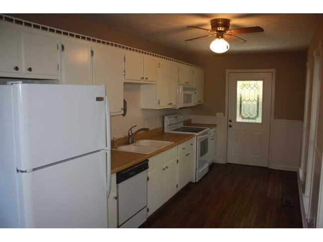 Building Photo - 3836 Clubhouse Dr