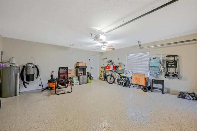 Building Photo - 10733 SW Elsinore Dr