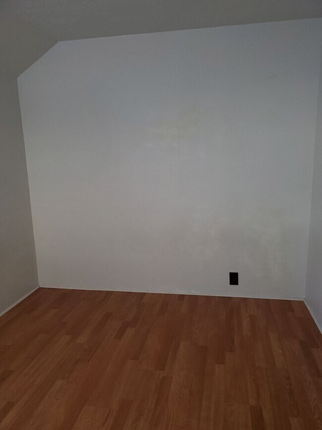 Building Photo - 2bed 2bath House