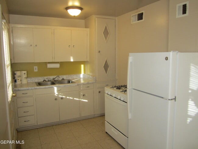 Building Photo - 3606 Taylor Ave