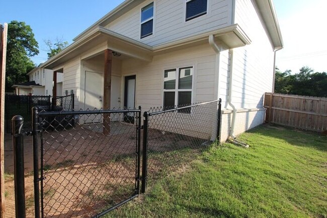 Building Photo - Coming Soon! 2 Bedroom 2.5 Bath Townhome a...