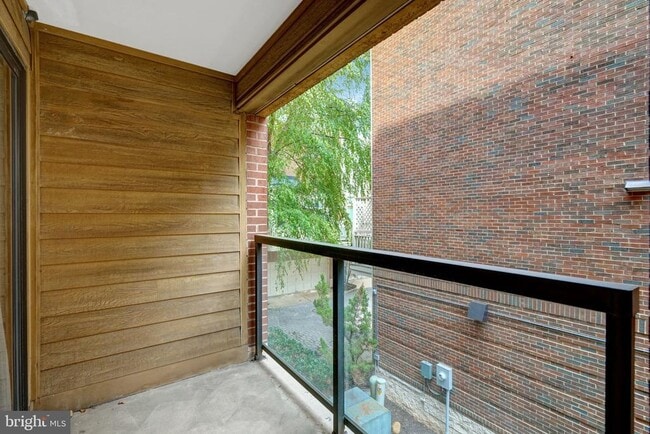 Building Photo - 1029 N Stuart St