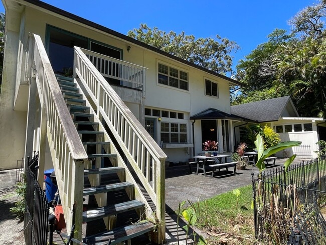 Building Photo - Spacious 4-Bedroom Retreat in Haiku with S...