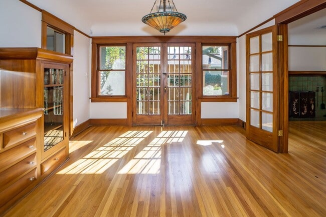 Building Photo - Beautifully restored historic home