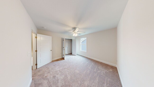 Building Photo - Modern Comfort Meets Everyday Convenience in Clarksville