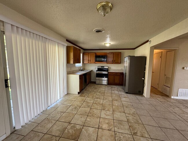 Building Photo - 3-Bedroom House for Rent in Killeen