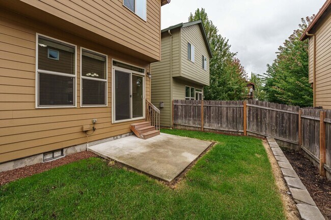 Building Photo - ASK ABOUT ONE MONTH FREE SPECIAL - Ask Us How! Convenient Location 3 Bedroom 2.5 Bathroom with Fe...