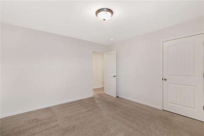 Building Photo - 153 Wayside Terrace