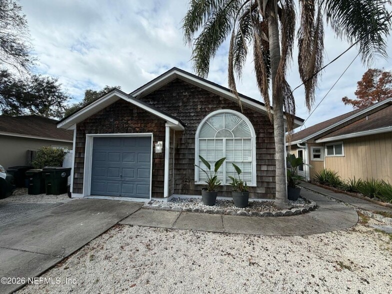 Building Photo - 286 Main St