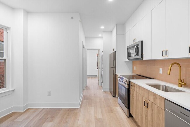 Building Photo - 6049 Elmwood Ave