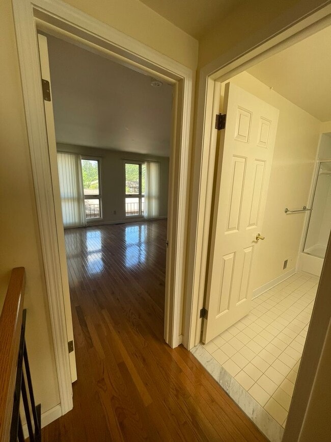 Building Photo - Updated End-Unit Condo in Earhart Village – Prime Location!