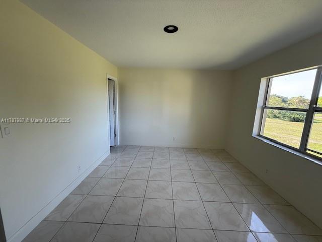 Building Photo - 6101 N Falls Cir Dr