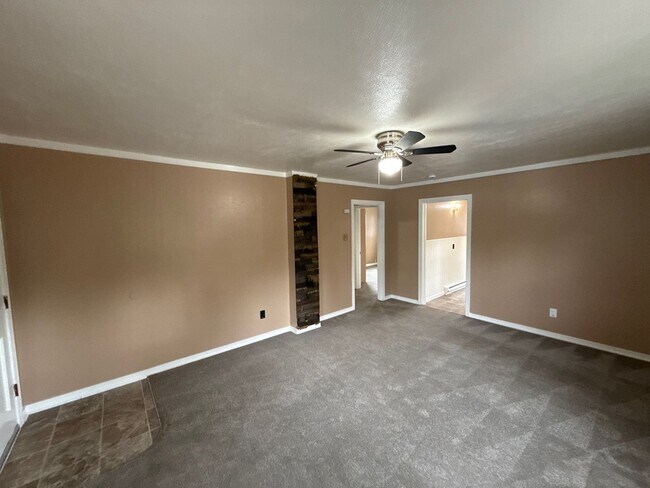 Building Photo - 465 Madrona Ave SE