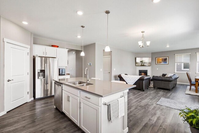 Building Photo - Beautiful New 4 Bed 3 Bath House in North ...