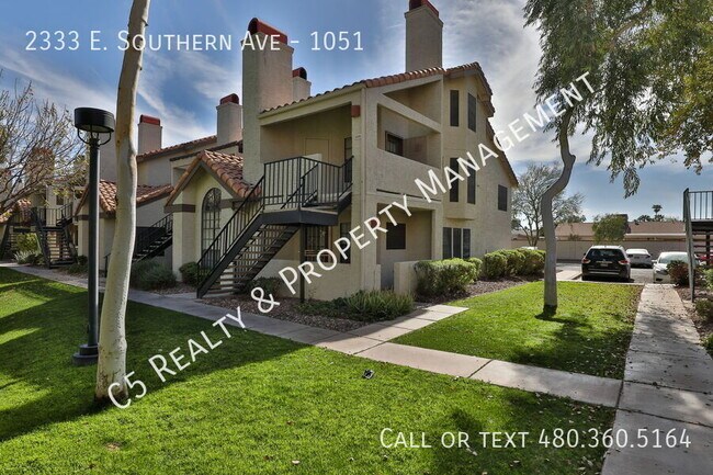 Building Photo - Adorable 2 Bed/2 Bath Tempe Townhouse