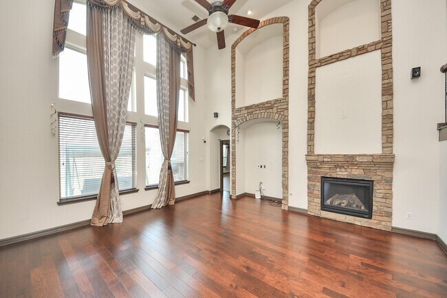 Building Photo - 26407 Wooded Hollow Ln