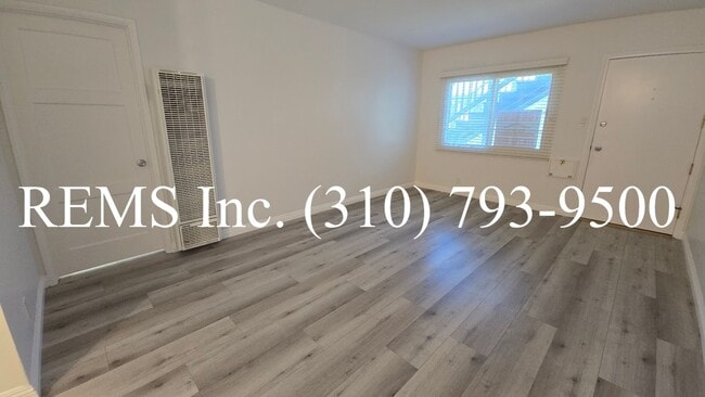 Building Photo - Remodeled 1 Bedroom Upstairs Apartment w/ Garage Parking