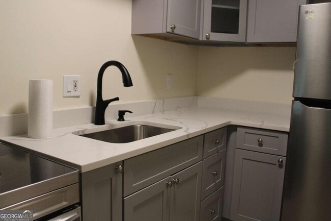 Building Photo - 135 Omega Dr